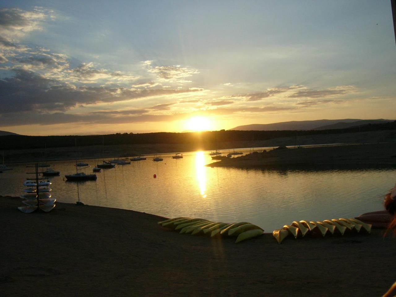 Camping De Cervera De Buitrago Exteriér fotografie