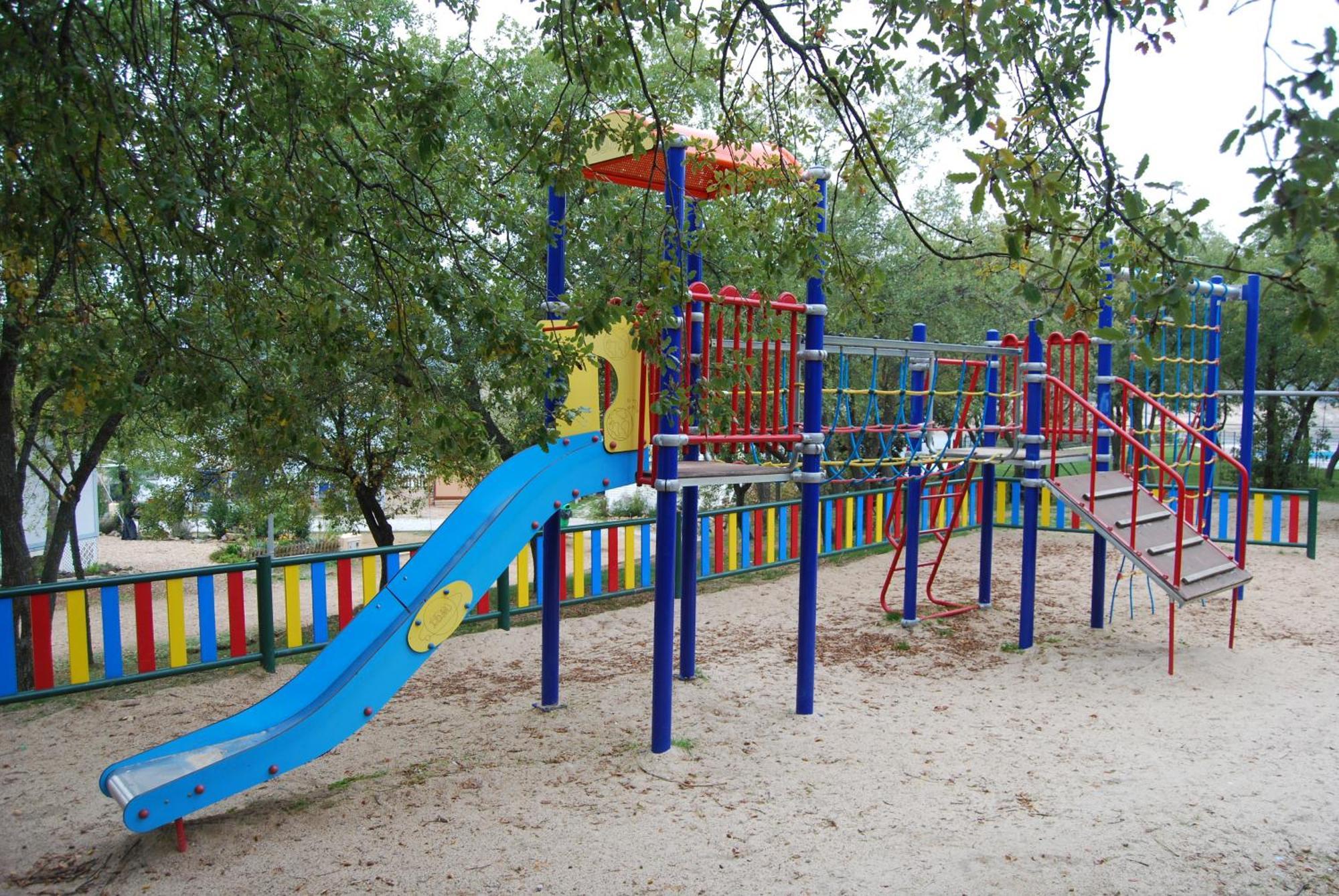 Camping De Cervera De Buitrago Exteriér fotografie